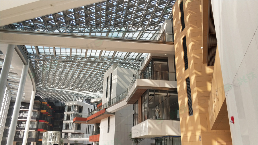 鋼制墻板在高端寫(xiě)字樓或者辦公樓的應(yīng)用